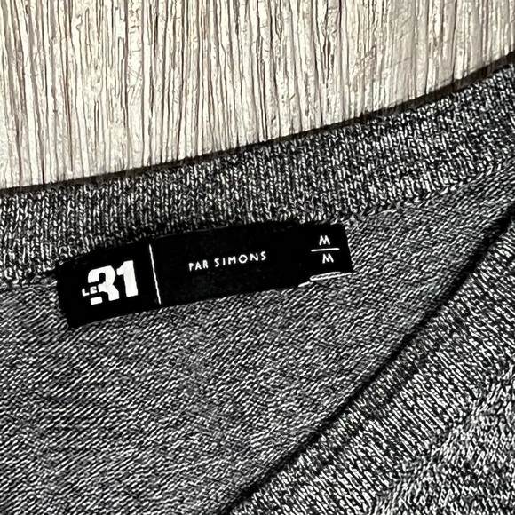 Mens medium. Worn once. Fine Bamboo Rayon - Picture 3 of 3